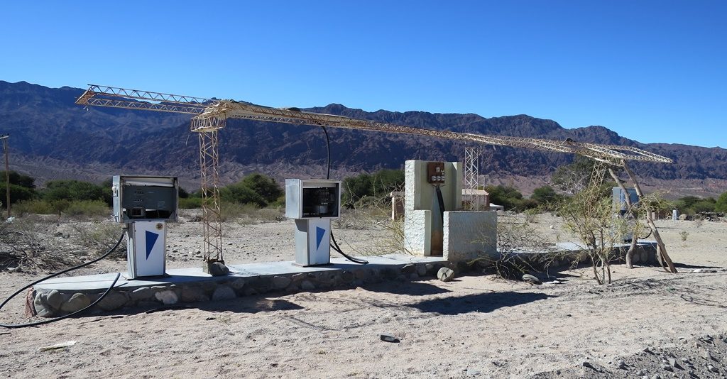 Valle Calchaquies - Tankstelle mitten im Nichts