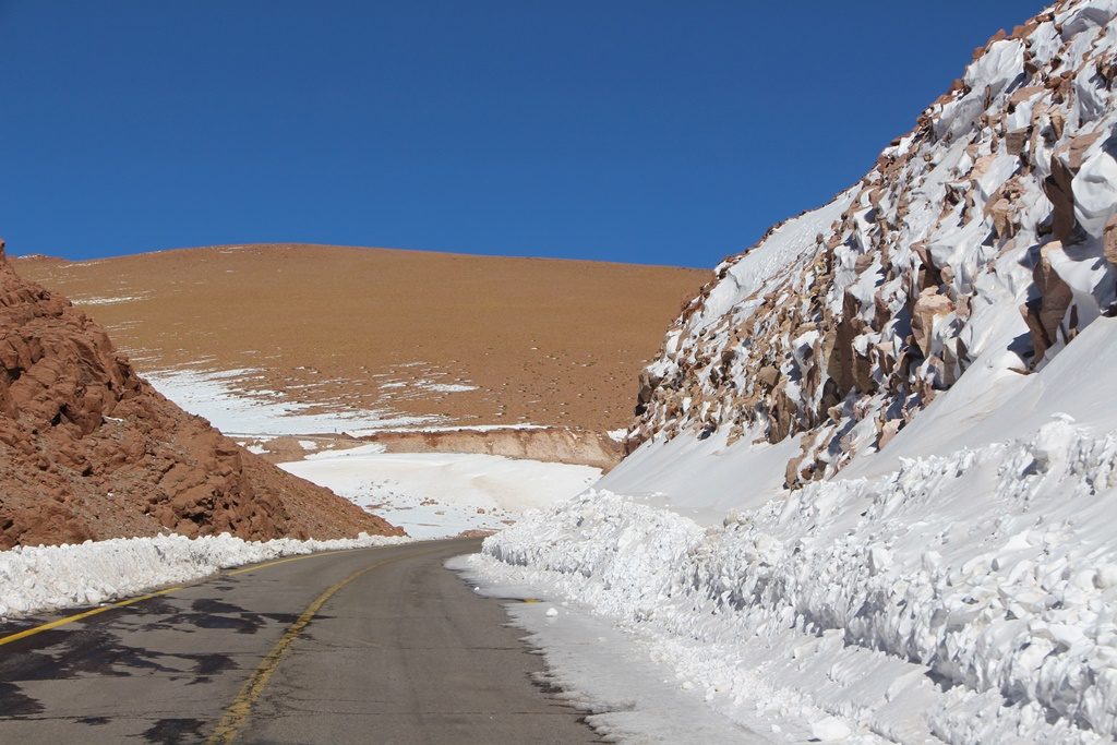 Paso Jama - Schneemengen auf dem Pass :)